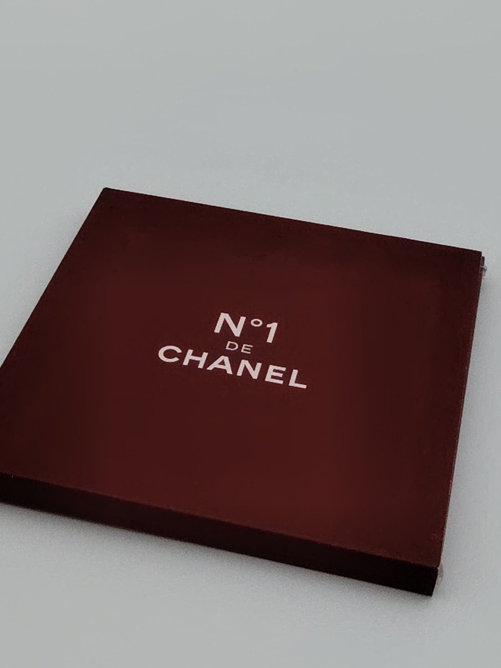 CHANEL N°1 DE CHANEL Camellia Acrylic Display Piece Mirror Made in France RARE - Picture 2 of 6
